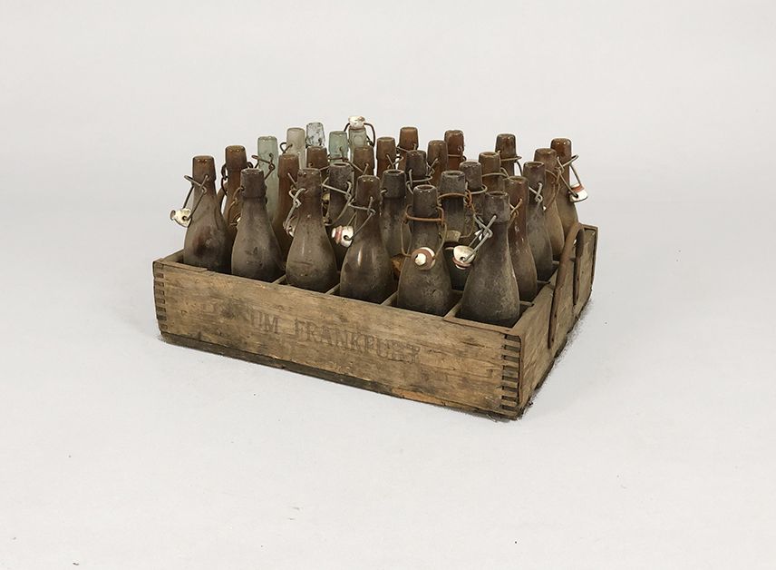 Foto Box with empty Beer Bottles