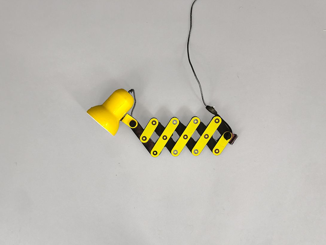Foto Adjustable Yellow and Black Wall Lamp h20
