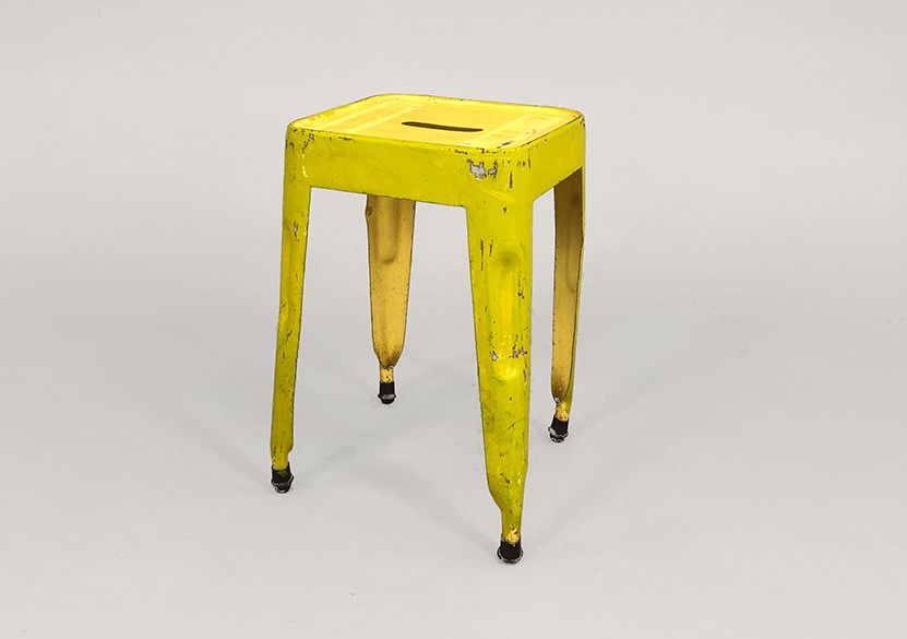 Foto Various Yellow Stackable Stools