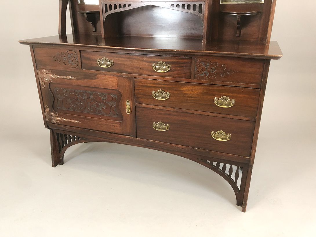 Foto Antique Dark Brown Cabinet