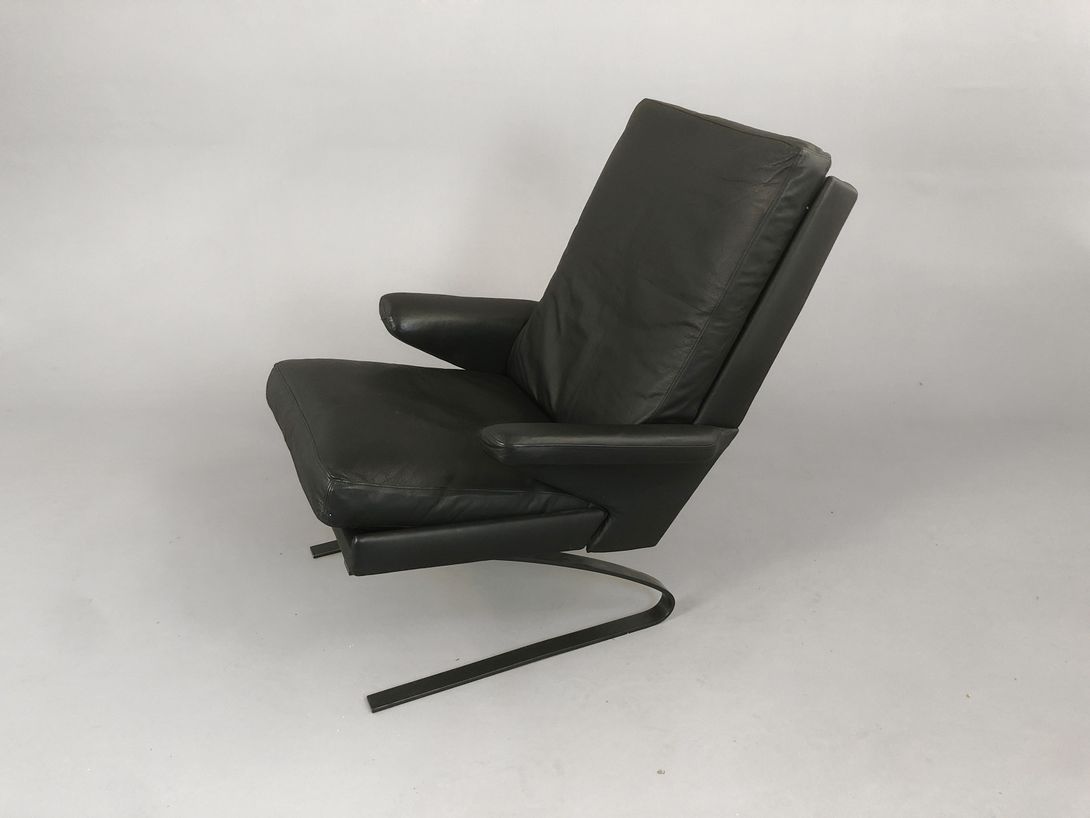 Foto Black Leather COR Swing Armchair by Reinhold Adolf