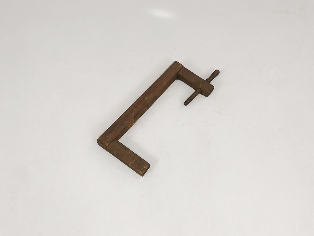 Foto Antique wooden Screw Clamp