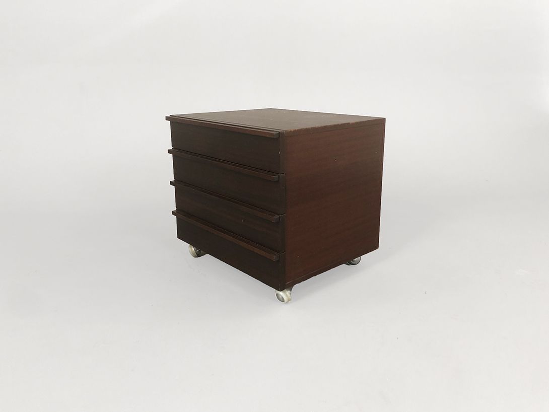 Foto Brown Commode with Three Drawers and Wheels