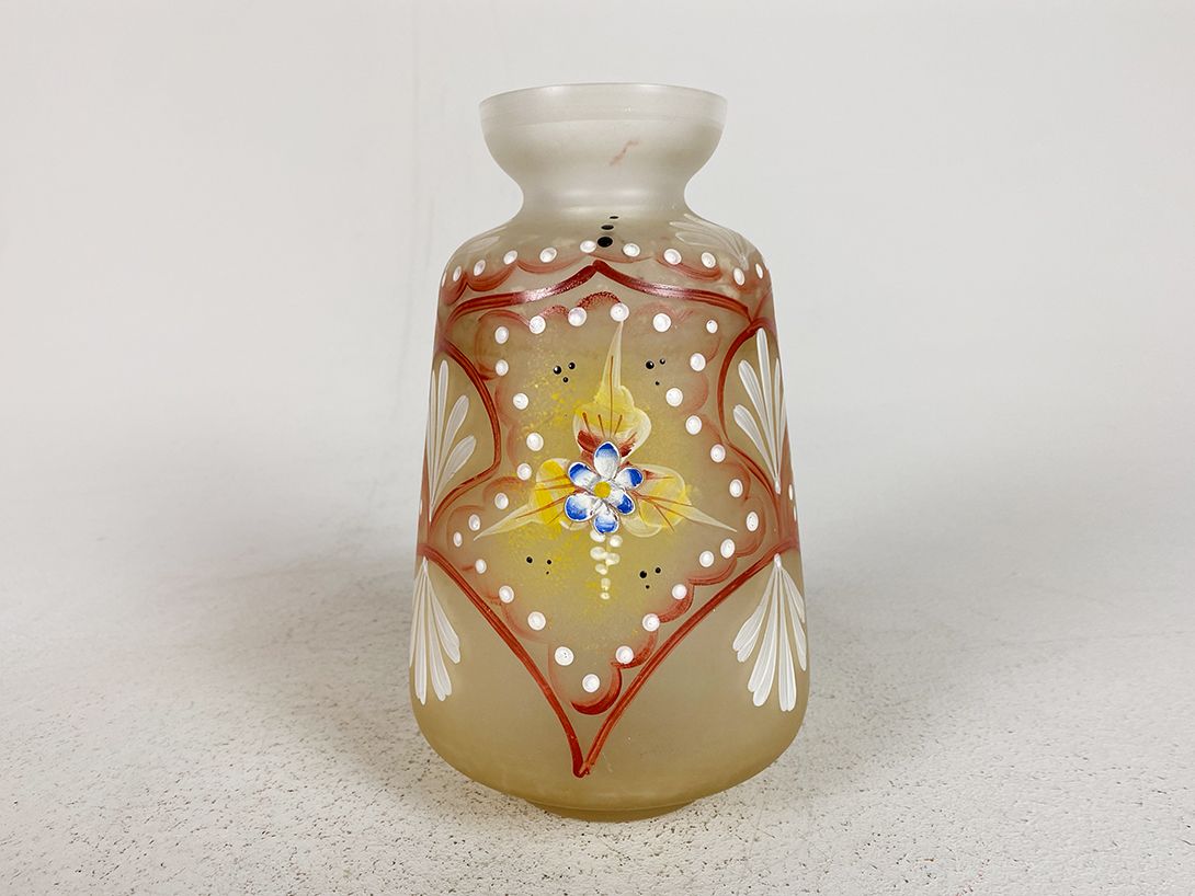 Foto Milky Handpainted Glass Vase h21