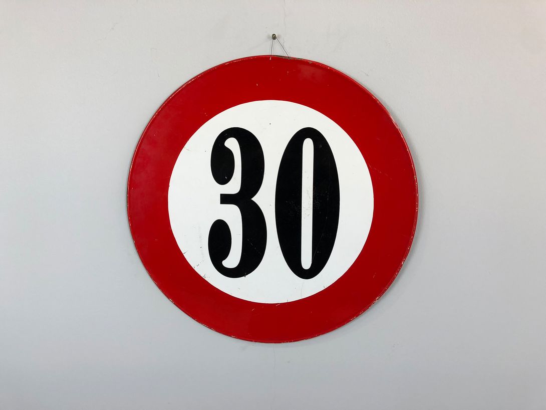 Foto Street Sign 30 Speed Limit ø70 33A16