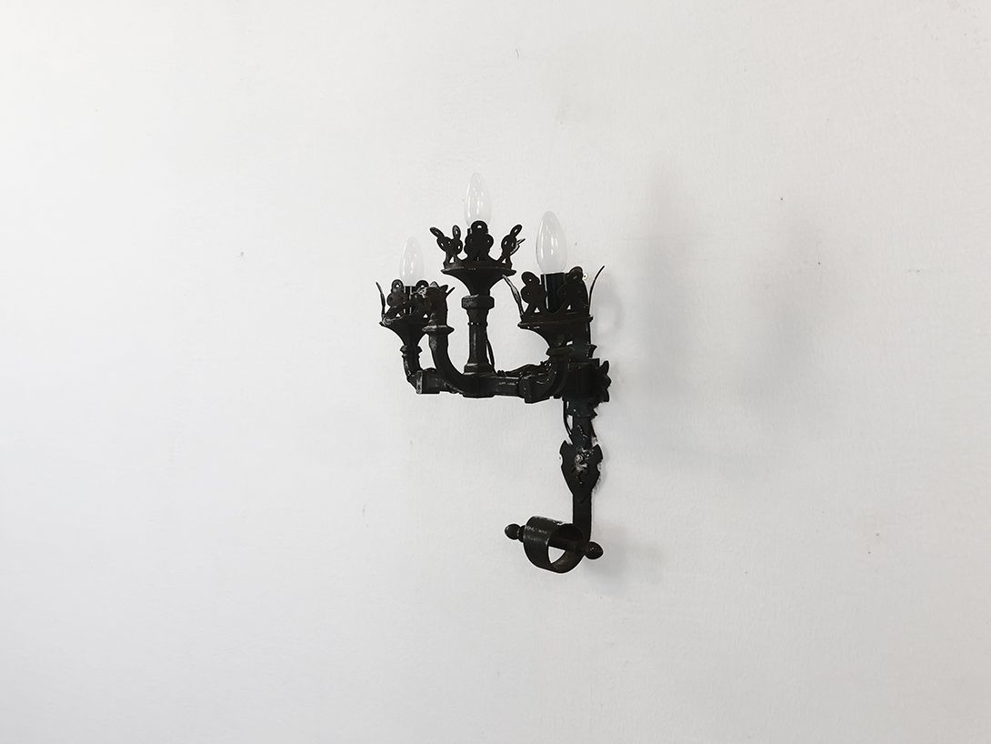 Foto Four Arms Metal Black Wall Lamp h41