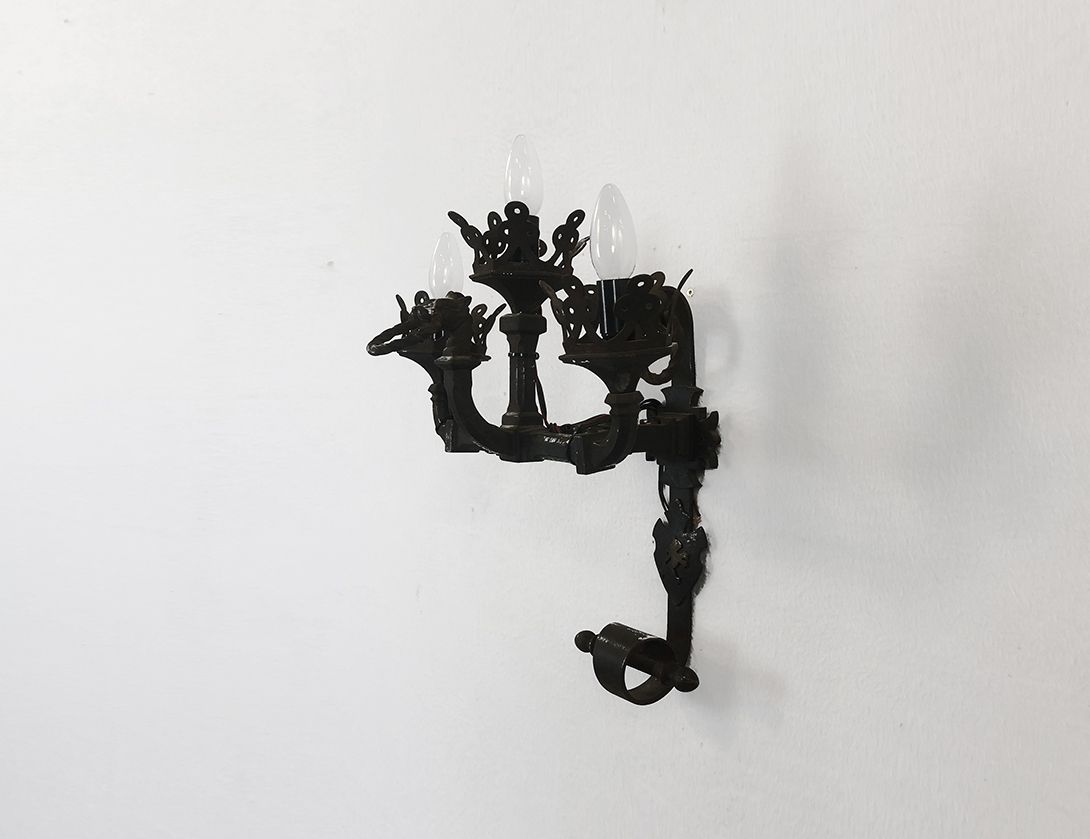 Foto Four Arms Metal Black Wall Lamp h41