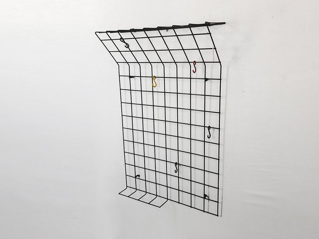 Foto Black Grid Metal Wall Wardrobe