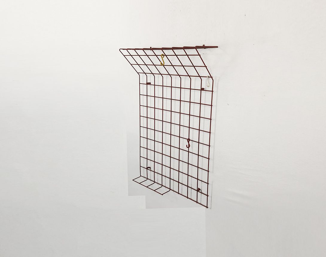 Foto Red Grid Metal Wall Wardrobe