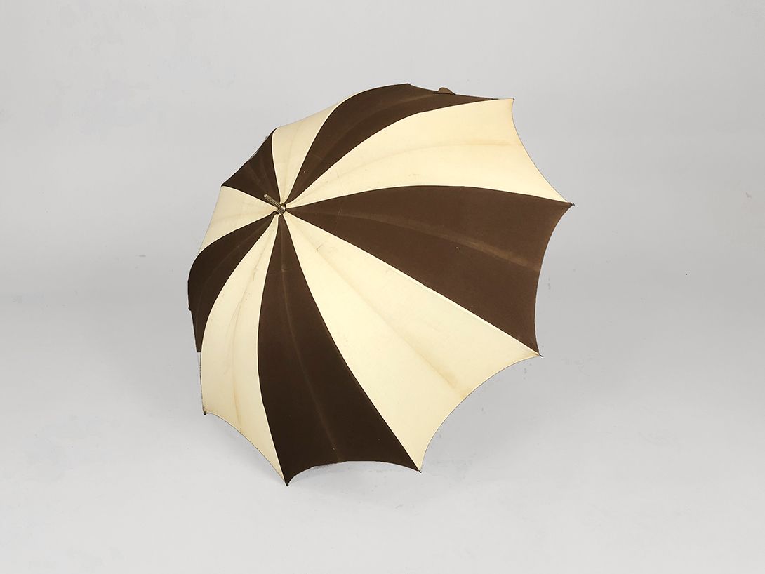Foto Beige and Brown Umbrella