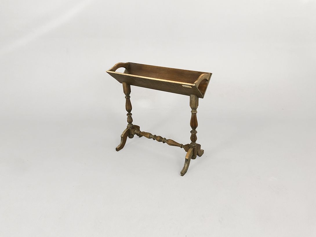 Foto Antique Wooden Shelf on Stand