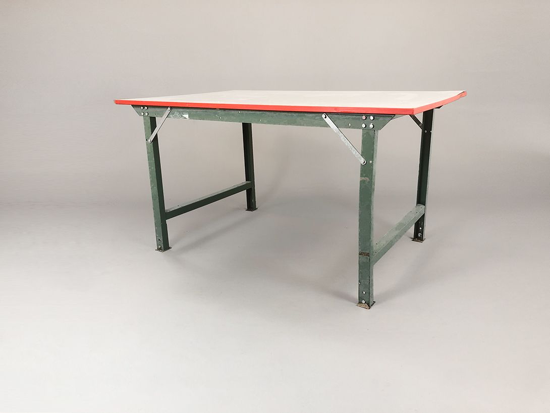 Foto Industrial Workshop Table with Folding Legs h82x150x100cm