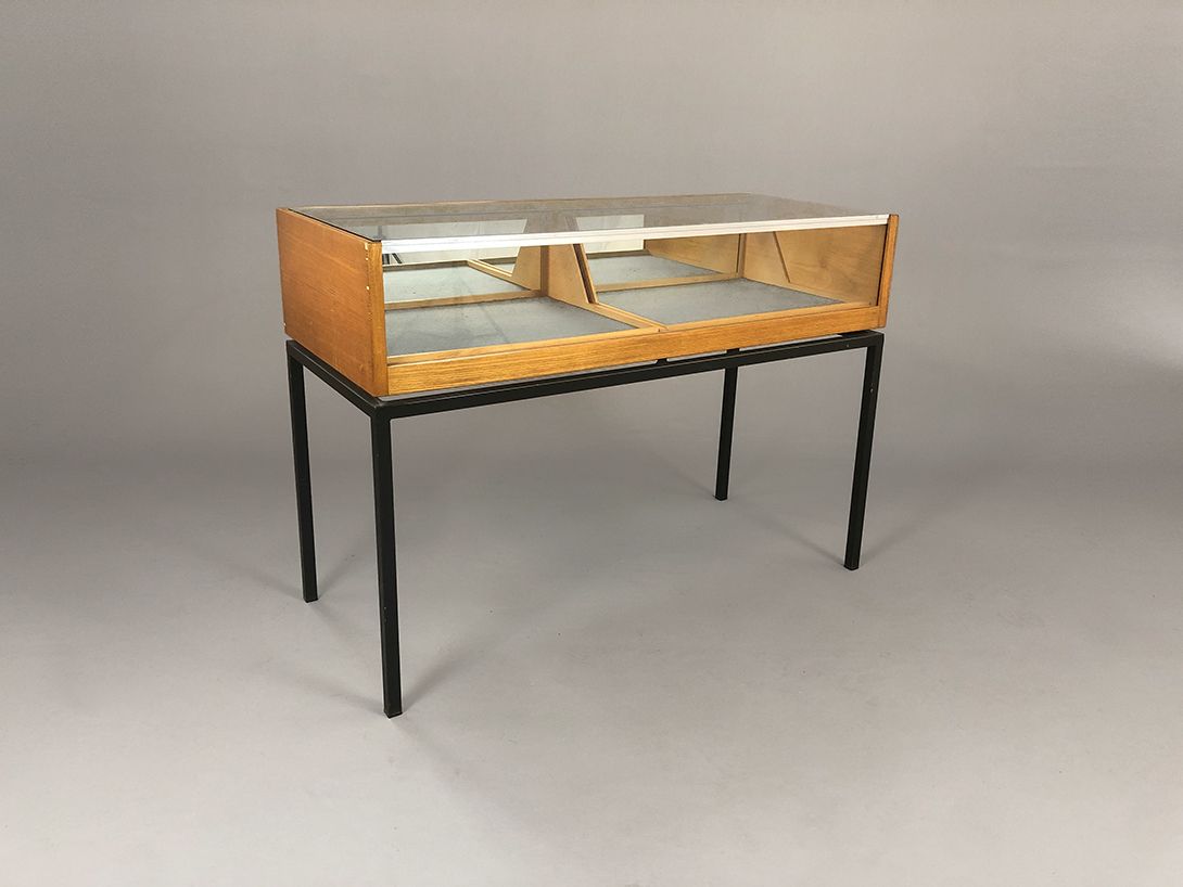 Foto Cabinet Showcase Display Midcentury Drawer