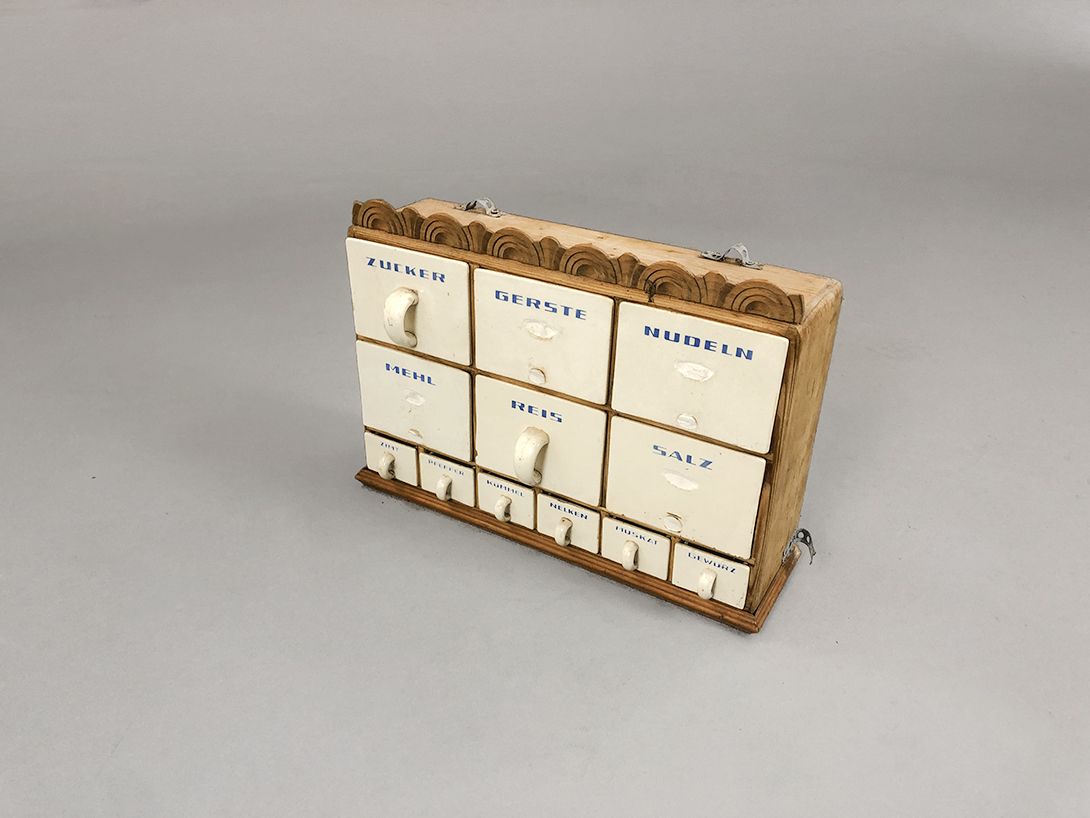 Foto Wooden Kitchen Shelf Ceramic Utensilio 1920