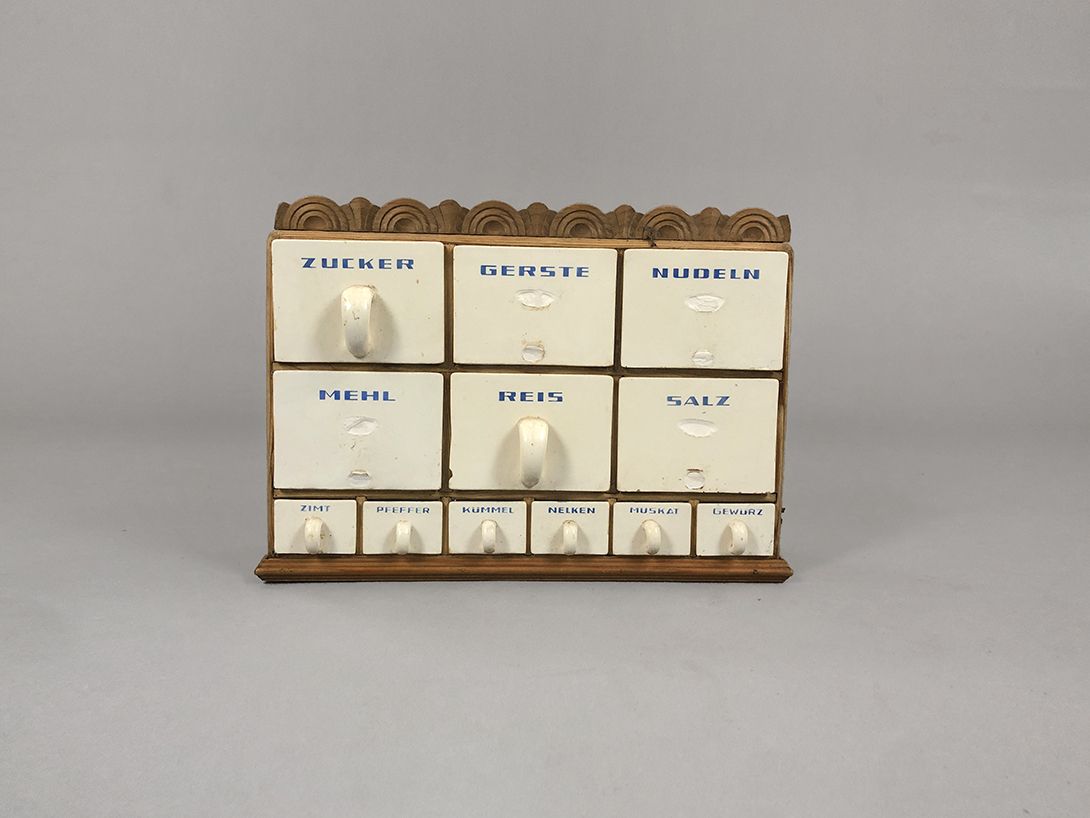 Foto Wooden Kitchen Shelf Ceramic Utensilio 1920