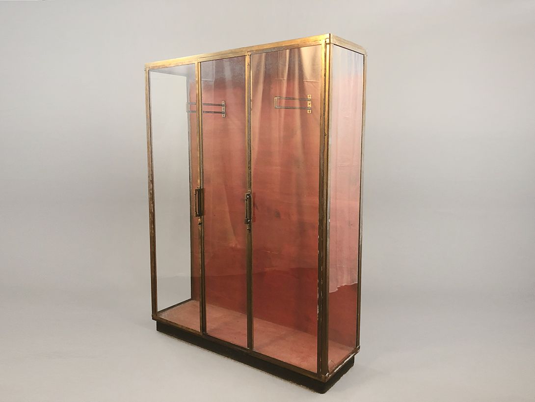 Foto Wardrobe Metal Display Cabinet Showcase Brass 1942