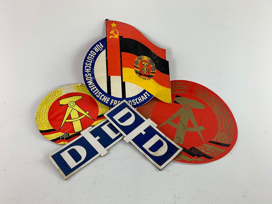 Foto Various GDR Cardboard Signs