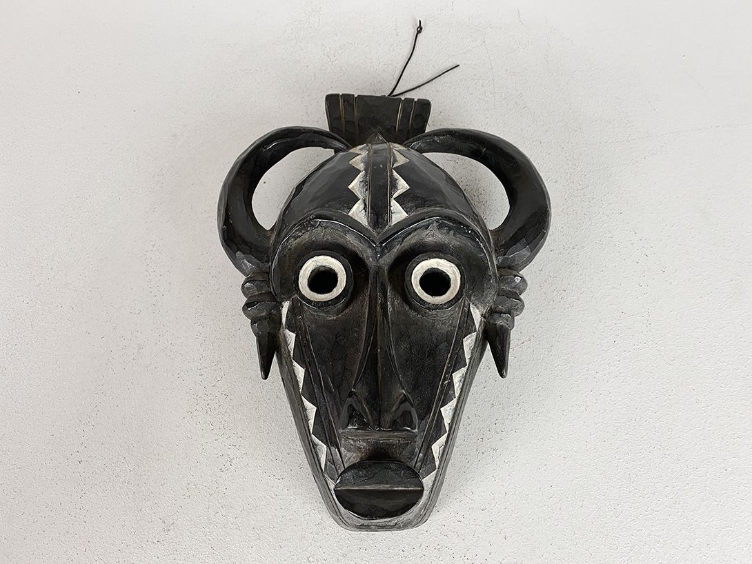 Foto African Wooden Tribe Mask