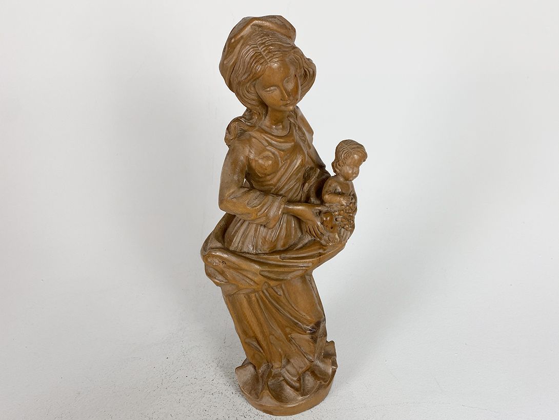 Foto Mother Mary with Child carved in Wood
