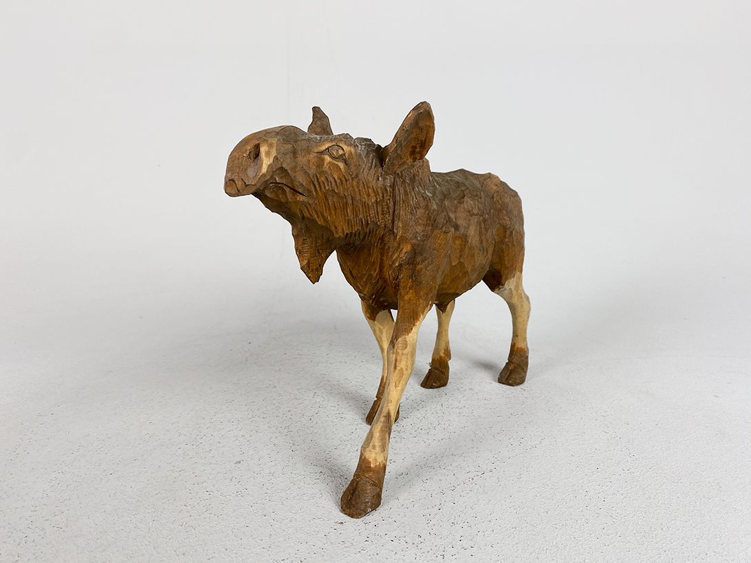 Foto Elk Carved from Wood