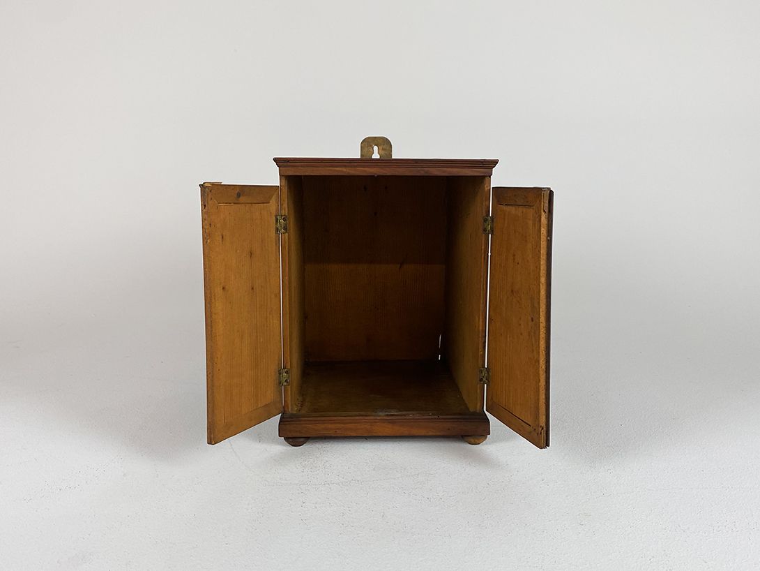 Foto Wooden Wall Cabinet h26x19x23