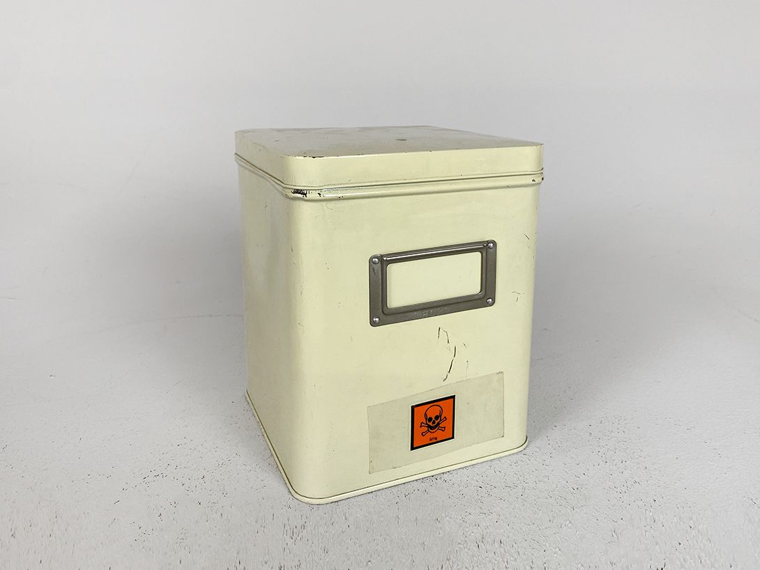 Foto Toxic Metal Box h17x14x14