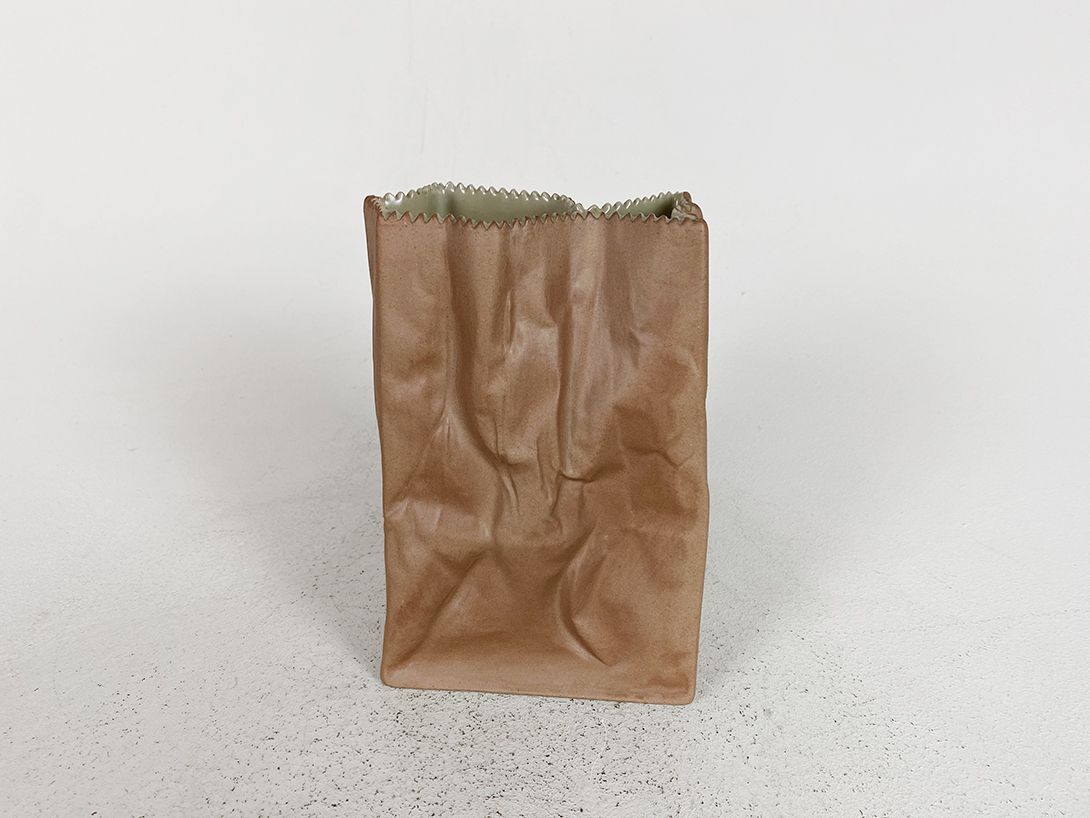 Foto Porcelain Vase in Paper Bag Look, Tapio Wirkkala for Rosenthal, Germany