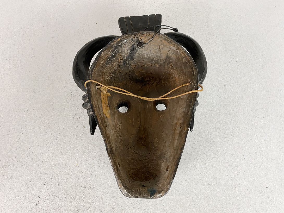 Foto African Wooden Tribe Mask