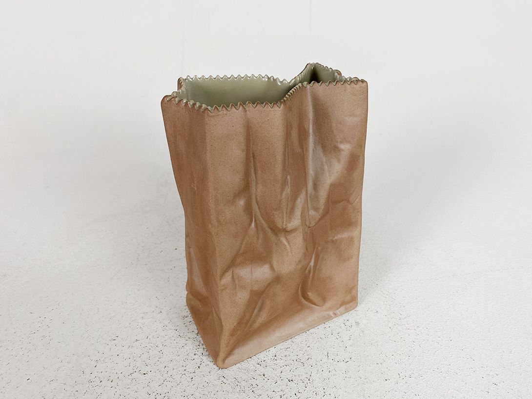 Foto Porcelain Vase in Paper Bag Look, Tapio Wirkkala for Rosenthal, Germany