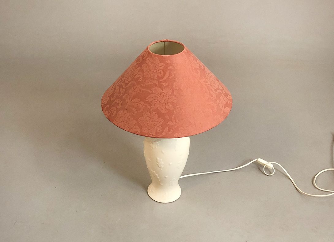 Foto Table Lamp White Ceramic Foot Red Shade h55