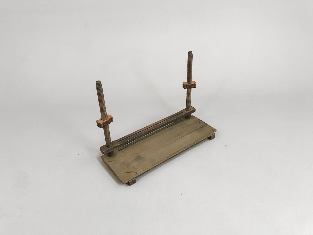 Foto Antique Wooden Industrial Press Squeezer h57