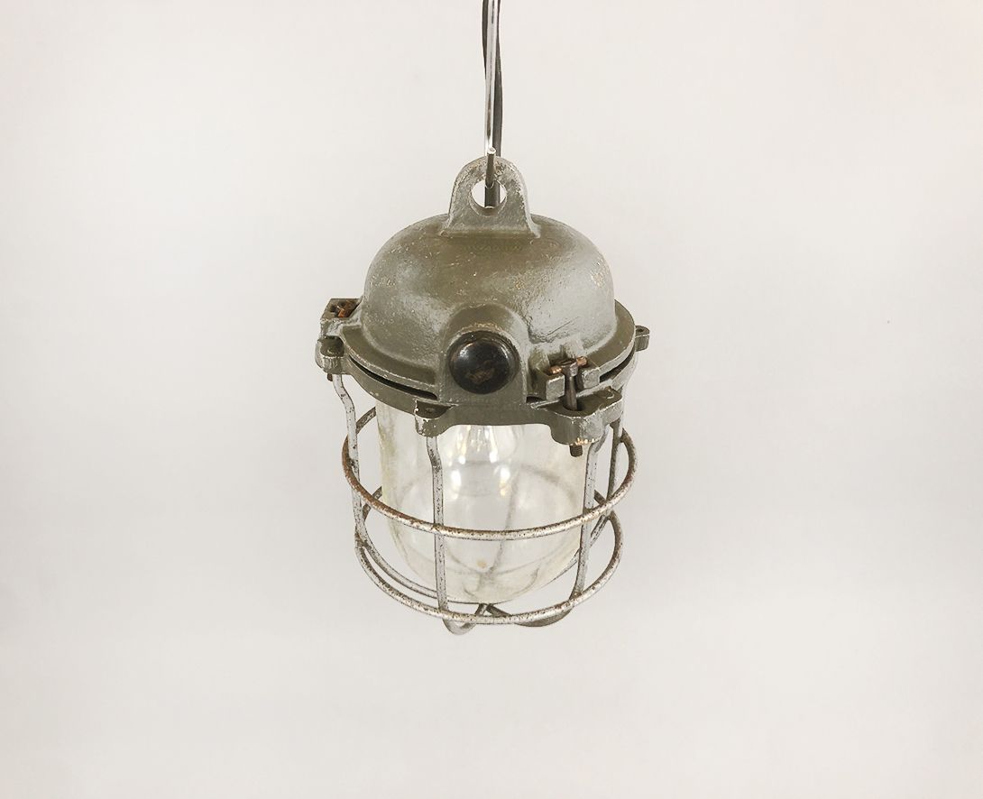 Foto Industrial Caged Metal Bunker Lamp 1950s ø20