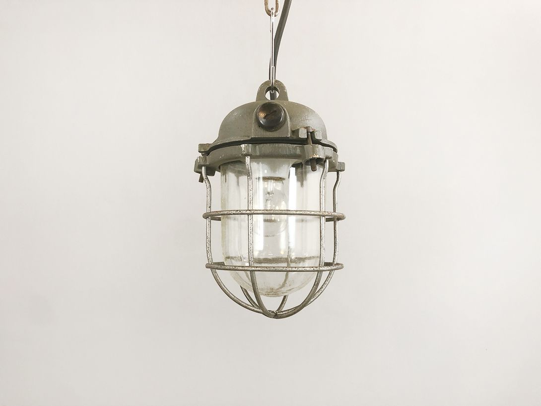 Foto Industrial Caged Metal Bunker Lamp 1950s ø20