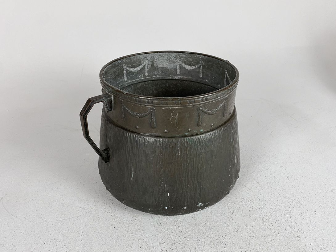 Foto Dark Metal Pot with Handles h24x35x25