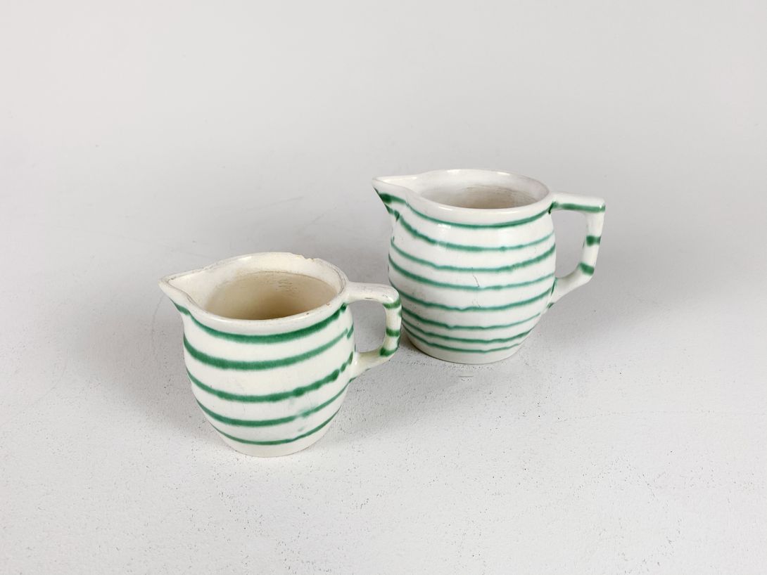 Foto Small Green Striped Jug h11x14x9
