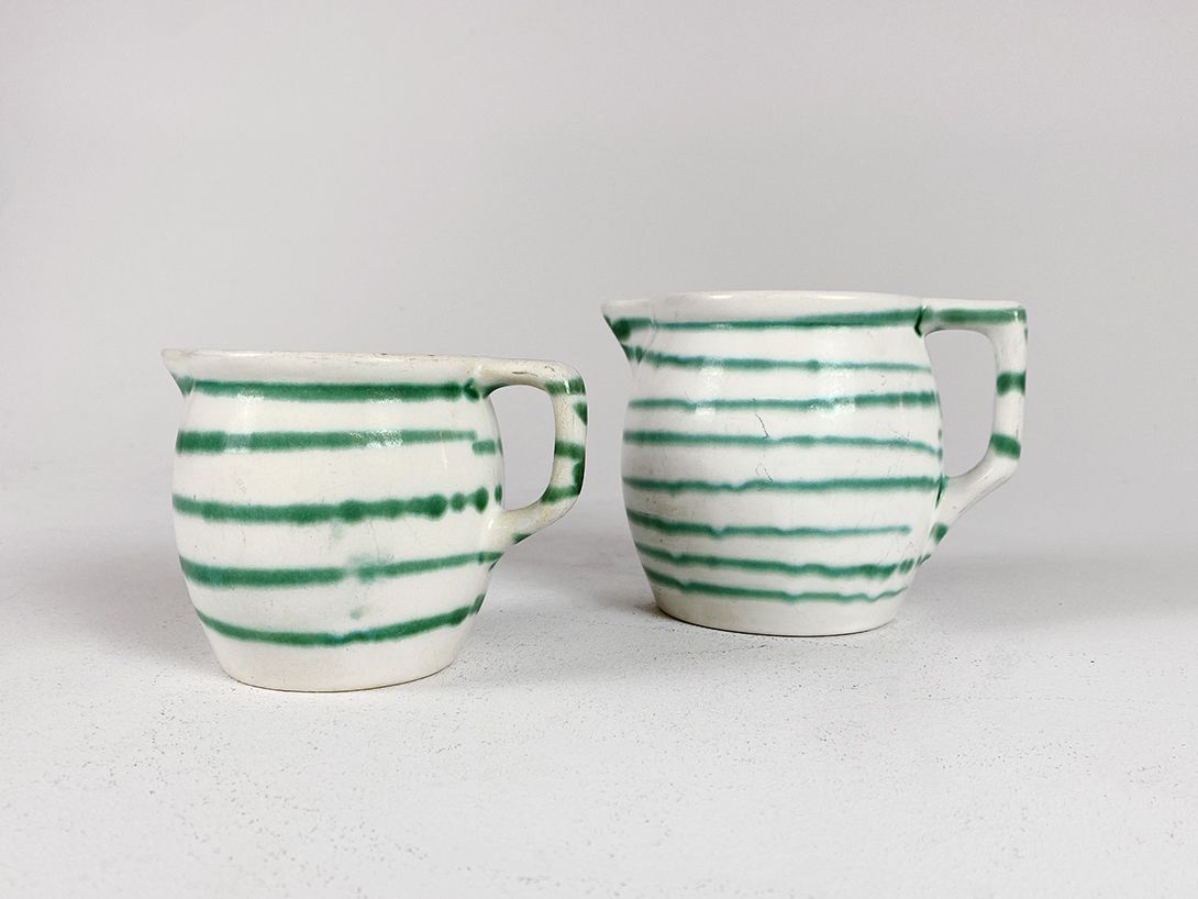 Foto Small Green Striped Jug h11x14x9