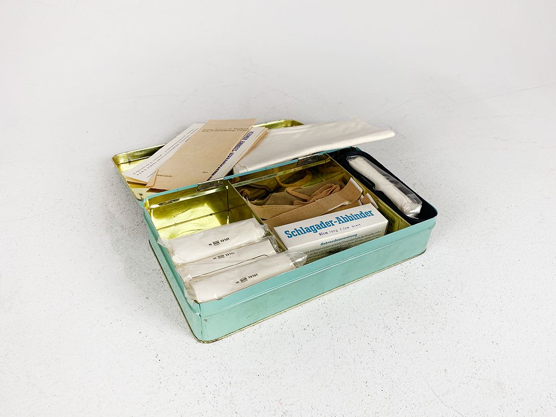 Foto First Aid Kit, Germany h5x24x14