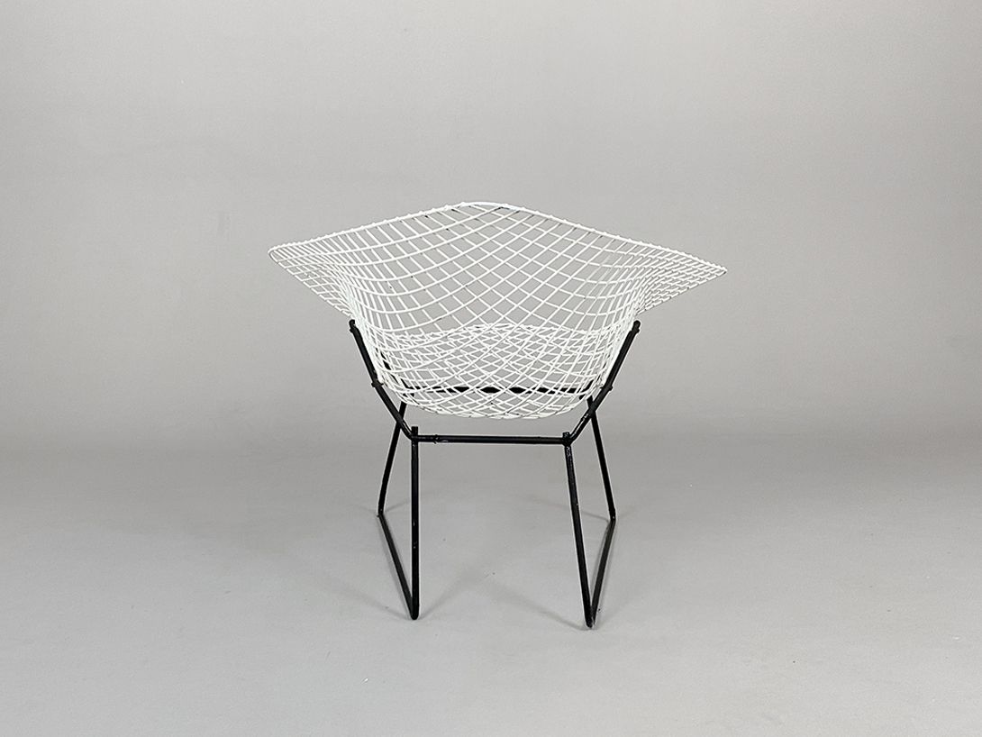 Foto Little Diamond Chair Harry Bertoia  in White and Black h76x54x38