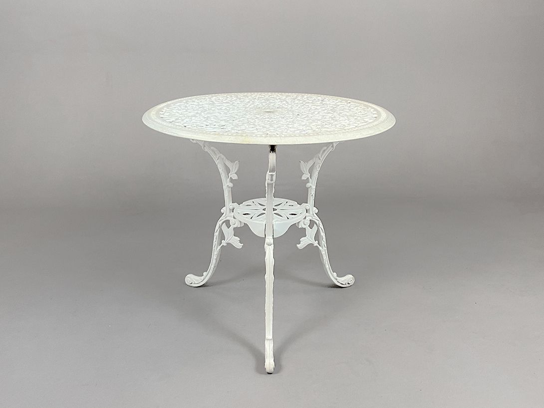 Foto Ornate White Metal Garden Table h65x72
