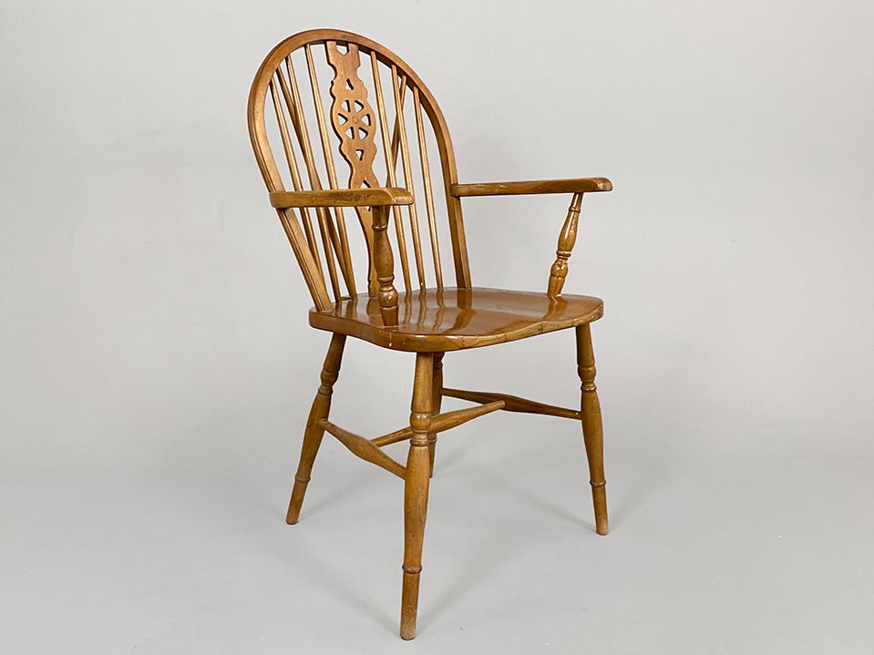 Foto Carved Windsor Armchair USA