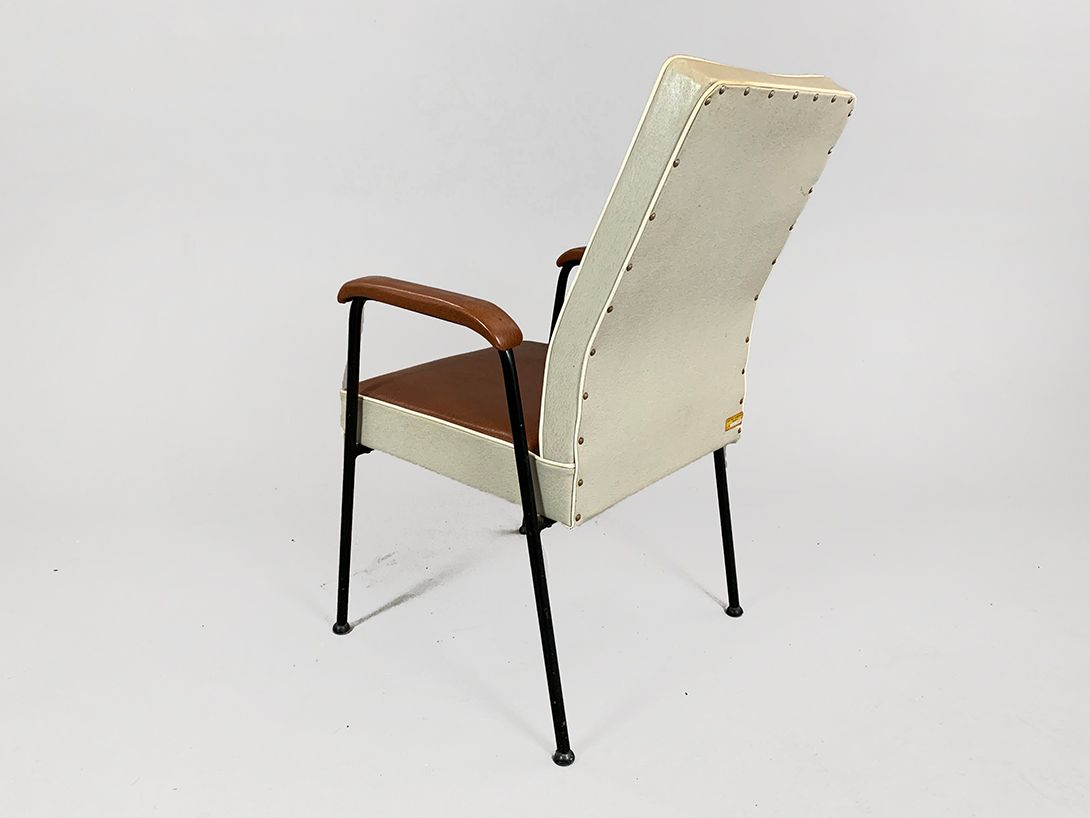 Foto Leatherette Armchair Pair 1950s