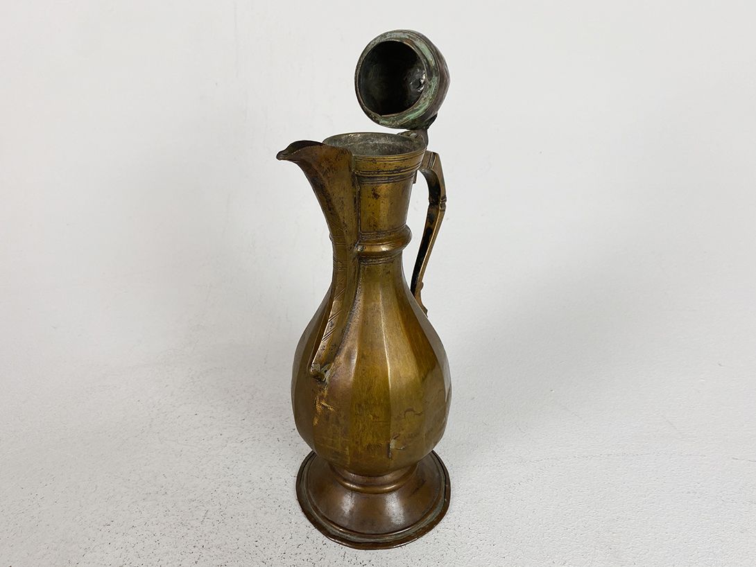 Foto Oriental Metal Jug h32x14x13