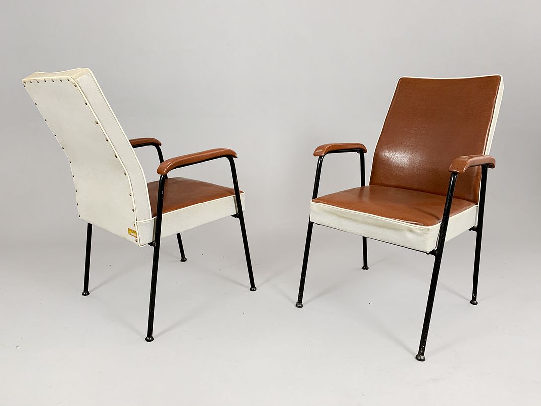 Foto Leatherette Armchair Pair 1950s