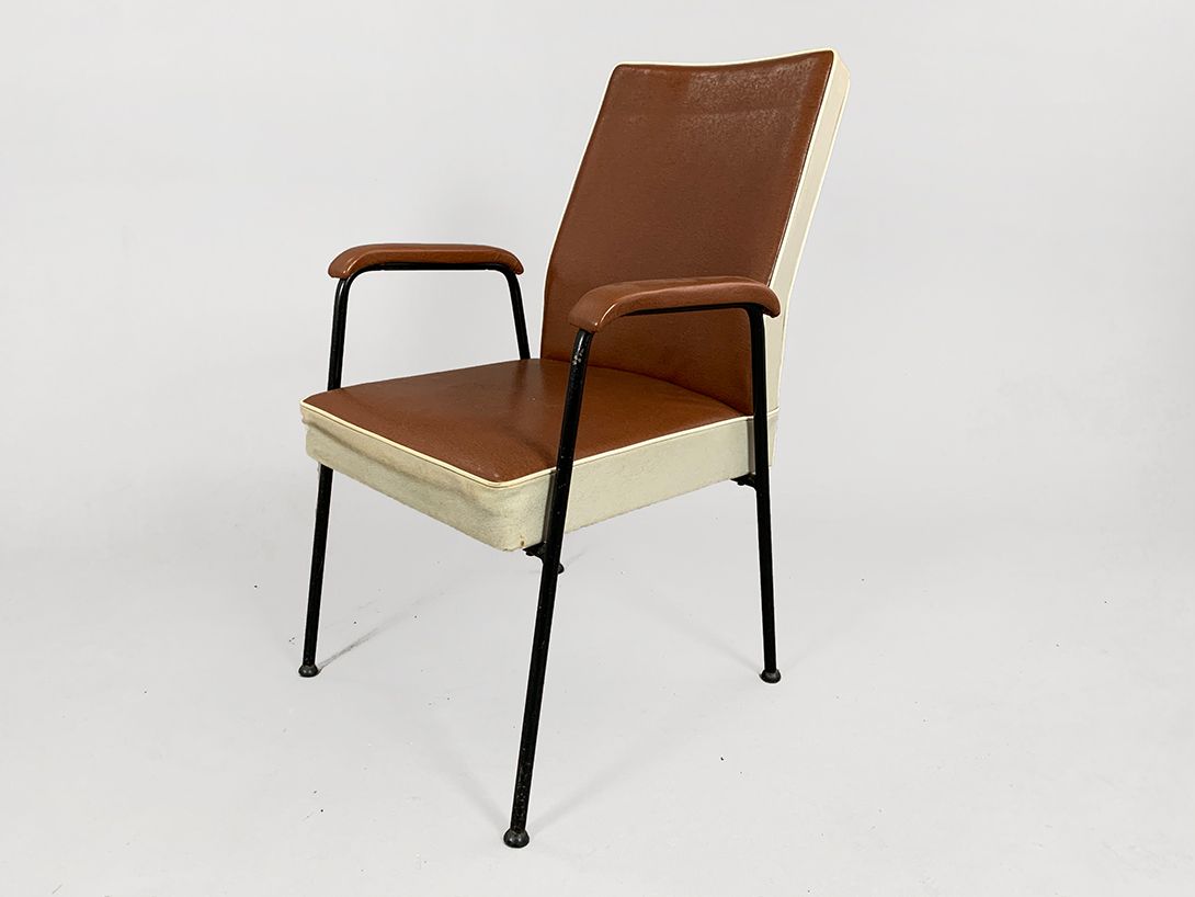 Foto Leatherette Armchair Pair 1950s