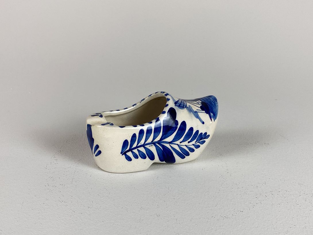 Foto Hand Painted Shoe Ashtray from Netherlands