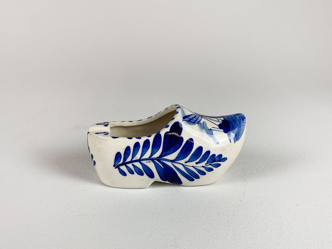 Foto Hand Painted Shoe Ashtray from Netherlands