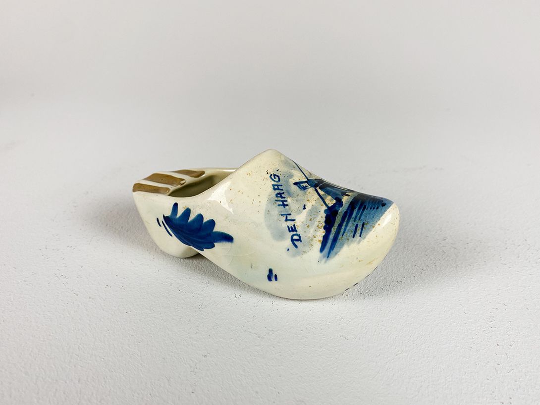 Foto Hand Painted Shoe Ashtray from Netherlands
