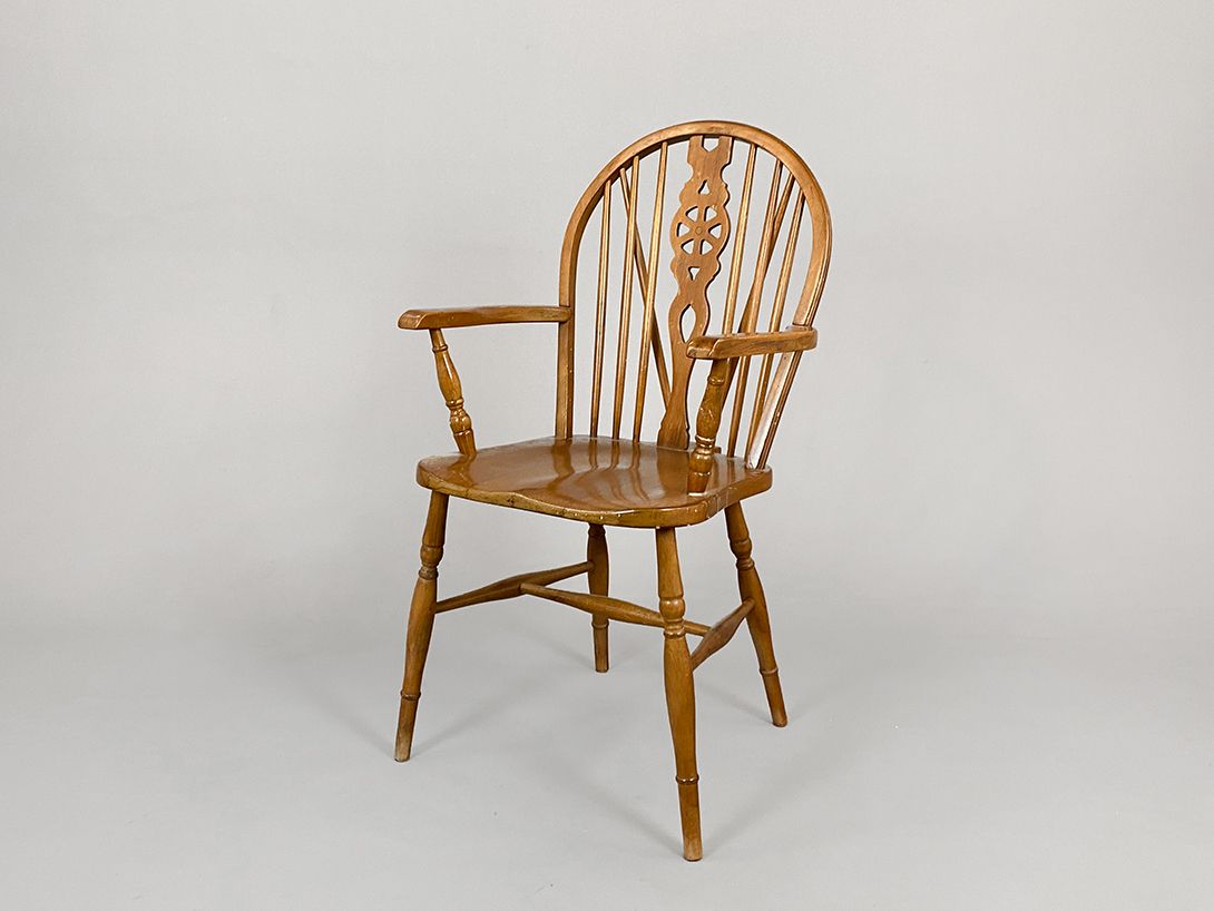 Foto Carved Windsor Armchair USA