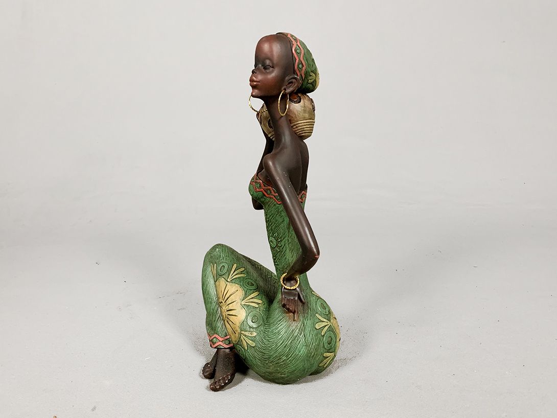 Foto Green African Lady with Bowl
