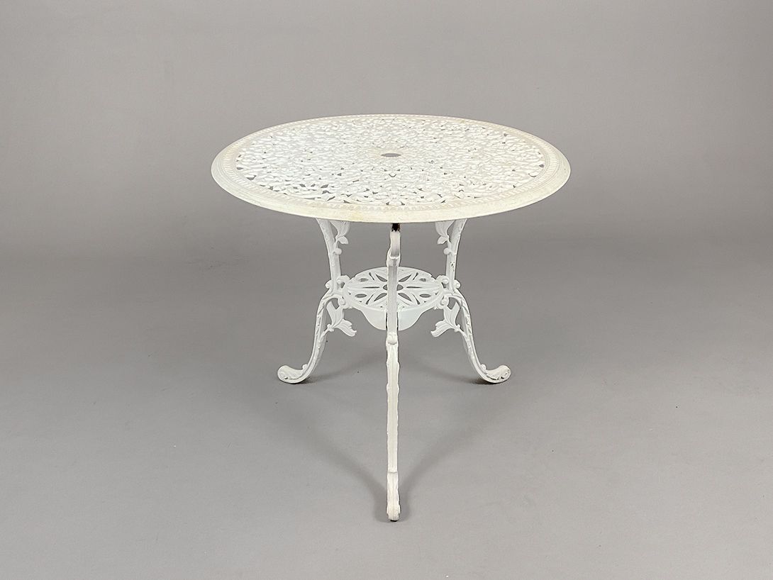 Foto Ornate White Metal Garden Table h65x72